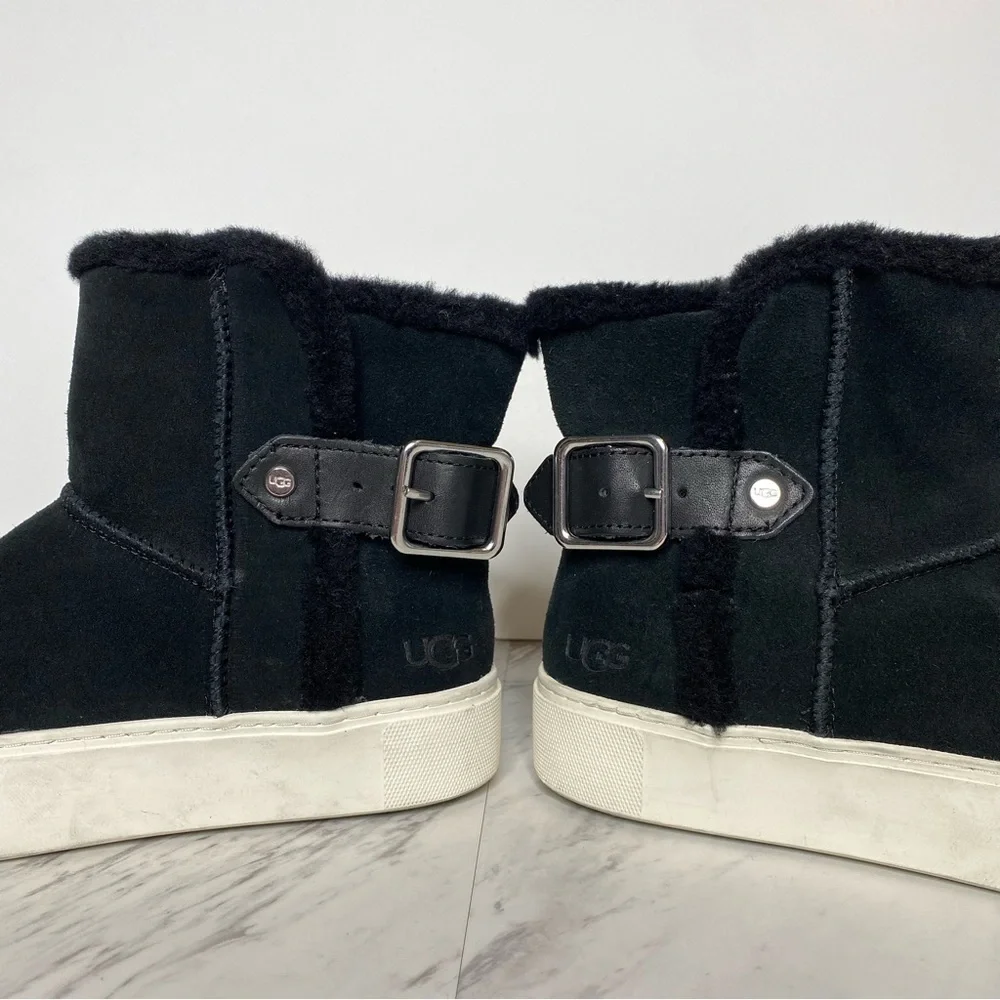 UGG aika black